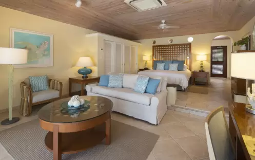 2 - Junior Suite Beachfront (Lower Level) Inside