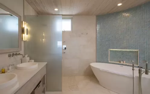 3 - Bluff Room Bathroom 