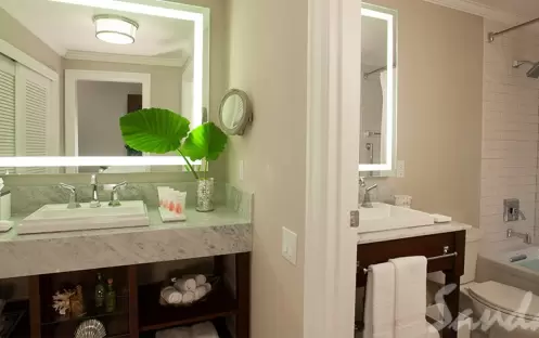 East Bay Beachfront Swim-up Butler Suite - BSUP Bathroom East Bay Beachfront Swim-up Butler Suite - BSUP Bathroom