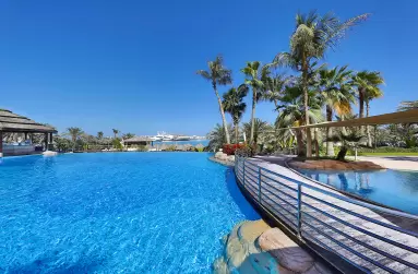 Le Meridien Mina Seyahi Beach Resort & Waterpark
