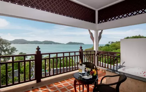 Seaview Hillside with Terrace Bathtub Seaview Hillside with Terrace Bathtub