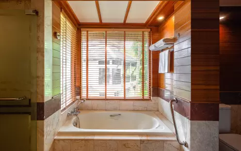 Seaview Hillside with Terrace Bathtub Seaview Hillside with Terrace Bathtub