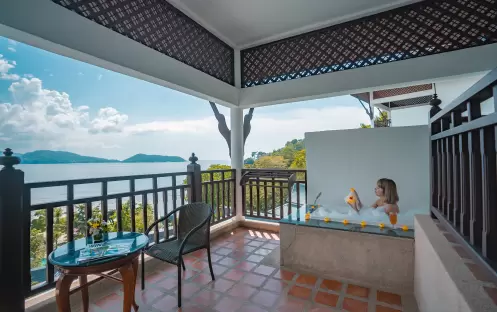 Seaview Hillside with Terrace Bathtub Seaview Hillside with Terrace Bathtub