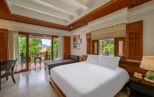 Lagoon Poolside with Bathtub Lagoon Poolside with Bathtub