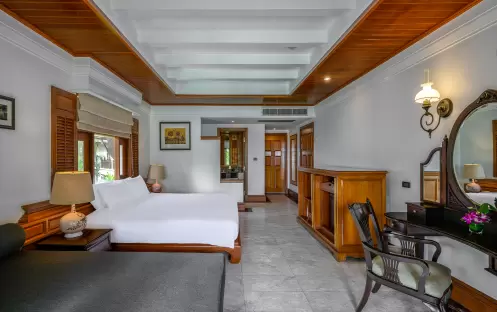 Lagoon Poolside with Bathtub Lagoon Poolside with Bathtub