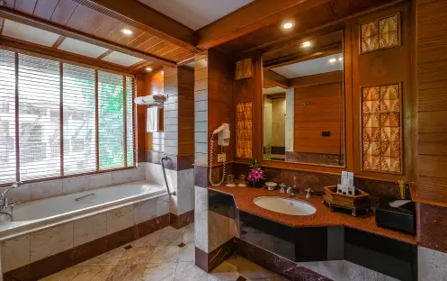 Hillside with Terrace Bathtub Hillside with Terrace Bathtub