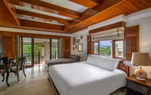 Hillside with Terrace Bathtub Hillside with Terrace Bathtub