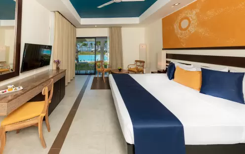 Superior-Pool-access-room-3