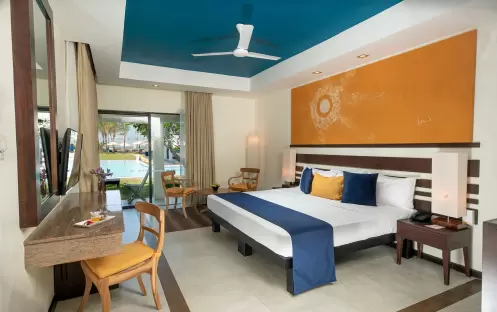 Superior-Pool-access-room