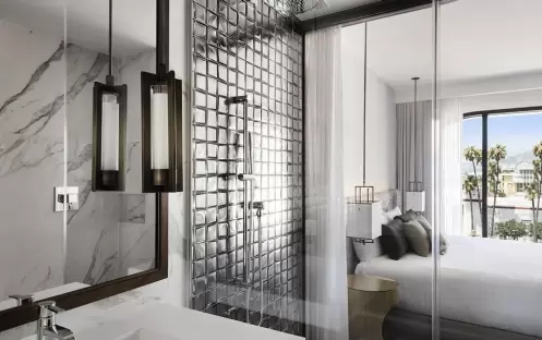 Dream Hollywood - 1 King Bed Silver Detail Dream Hollywood - 1 King Bed Silver Detail