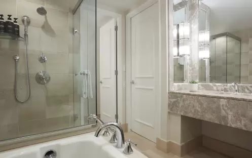Beverly Wilshire, A Four Seasons Hotel Signature Room Bathroom Beverly Wilshire, A Four Seasons Hotel Signature Room Bathroom