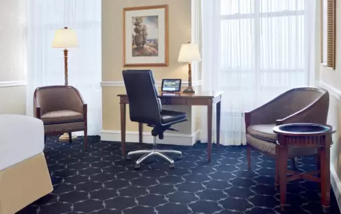 1 King Bed Lakeview 1 King Bed Lakeview