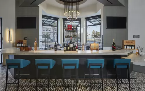 The Waterfront Beach Resort Huntington Beach - Henry's Bar The Waterfront Beach Resort Huntington Beach - Henry's Bar