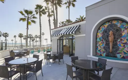 The Waterfront Beach Resort Huntington Beach - Surf Hero Marketplace Outdoor The Waterfront Beach Resort Huntington Beach - Surf Hero Marketplace Outdoor