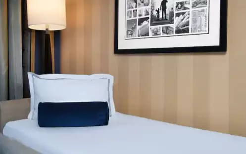 Disneyland Hotel - Deluxe View Room Detail Disneyland Hotel - Deluxe View Room Detail