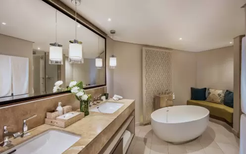 Royal Palm Beachcomber Luxury - Ocean Suite Bathroom Royal Palm Beachcomber Luxury - Ocean Suite Bathroom