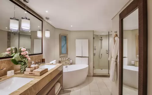 Royal Palm Beachcomber Luxury - Junior Suite Bathroom Royal Palm Beachcomber Luxury - Junior Suite Bathroom