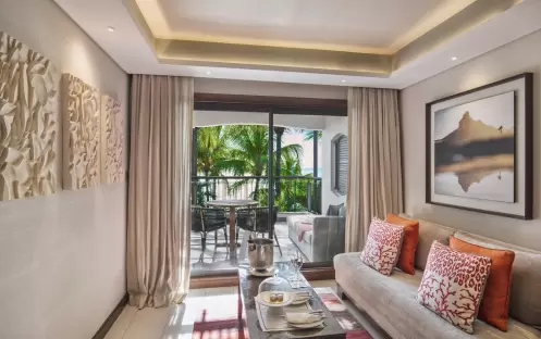 Royal Palm Beachcomber Luxury - Junior Suite Living Royal Palm Beachcomber Luxury - Junior Suite Living