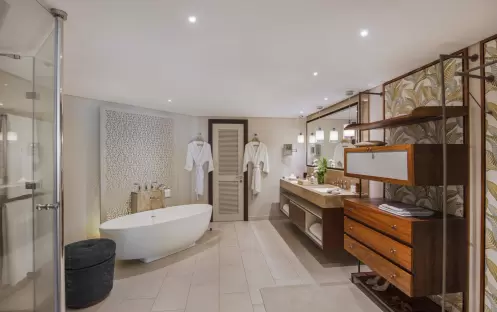 Royal Palm Beachcomber Luxury - Tropical Suite Bathroom Royal Palm Beachcomber Luxury - Tropical Suite Bathroom