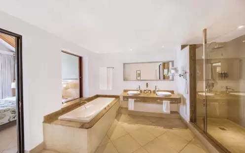Victoria Beachcomber Resort & Spa - Executive  Suite Bathroom Victoria Beachcomber Resort & Spa - Executive  Suite Bathroom
