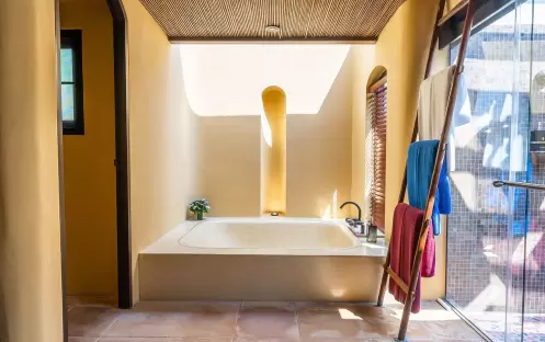 Paradee - Beach Front Pool Villa Bath Paradee - Beach Front Pool Villa Bath