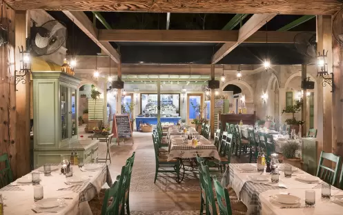 D Maris Bay - Manos Interior D Maris Bay - Manos Interior