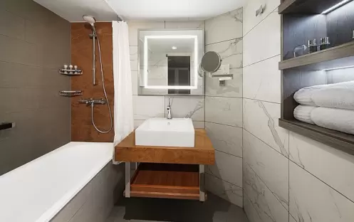 Azamara Club Cruises Azamara Pursuit Accommodation Club Continent Suite 3