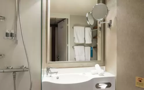 Azamara Club Cruises Azamara Pursuit Accommodation Club Veranda Suite 2