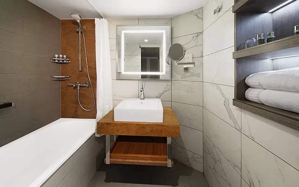 Club Continent Suite