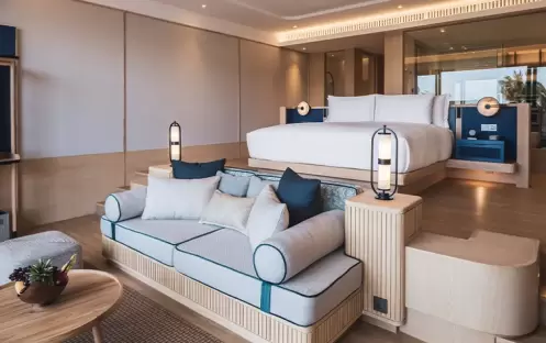 Deluxe Sea View Suite - Bed Overview Deluxe Sea View Suite - Bed Overview