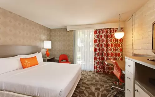 The Garland - Deluxe Room King Bed The Garland - Deluxe Room King Bed