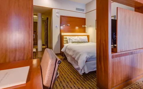 Pullman Guest Rooms Desk Pullman Guest Rooms Desk