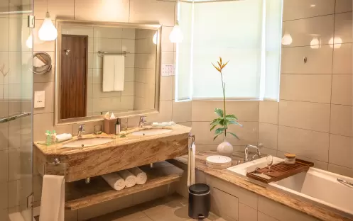 Beachfront Suite - Bathroom