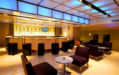 Studio Bar, Interior