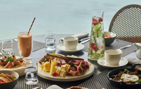 Olympos Restaurant, Table