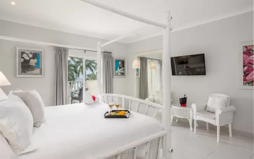 Ocean Front Honeymoon Suite, Bed Ocean Front Honeymoon Suite, Bed