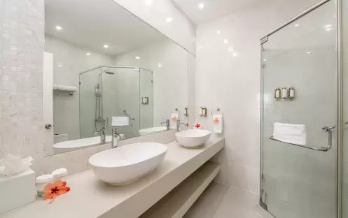 Ocean Front Honeymoon Suite, Bathroom Ocean Front Honeymoon Suite, Bathroom