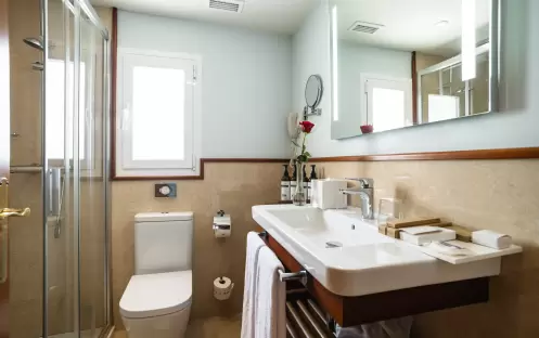 Preferred Club Junior Suite Frontal Sea View, Bathroom Preferred Club Junior Suite Frontal Sea View, Bathroom