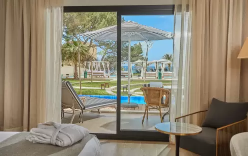 Preferred Club Swim Up Sea View, Bed View Preferred Club Swim Up Sea View, Bed View