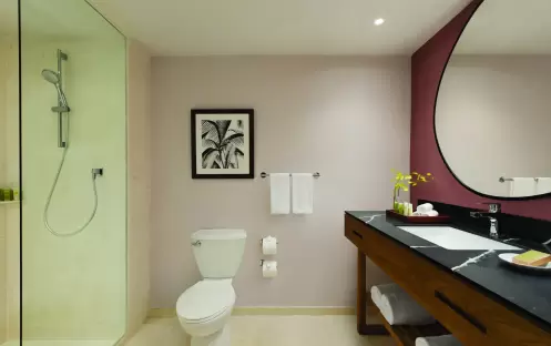 Premium Garden View - 2 Queen Beds Bathroom Premium Garden View - 2 Queen Beds Bathroom