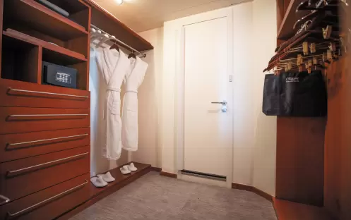 Regent Seven Seas VOYAGER Seven Seas Suite 2 Regent Seven Seas VOYAGER Seven Seas Suite 2