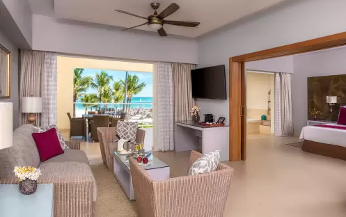 Preferred Club Master Suite Ocean Front, Living Preferred Club Master Suite Ocean Front, Living