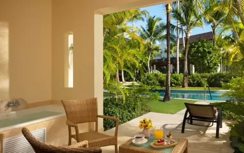Preferred Club Deluxe Swim Up_001 Preferred Club Deluxe Swim Up_001