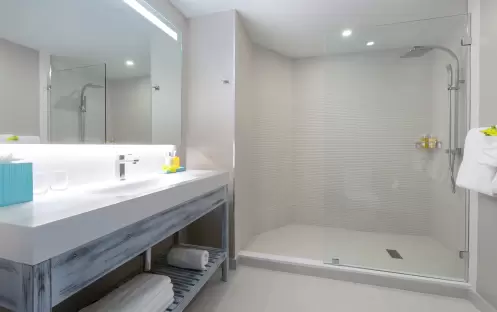 Luxury Four Bedroom Oceanfront Suite, Bathroom Luxury Four Bedroom Oceanfront Suite, Bathroom