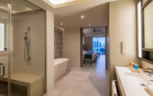 Club One Bedroom Master Swim Up Suite, Bathroom Club One Bedroom Master Swim Up Suite, Bathroom