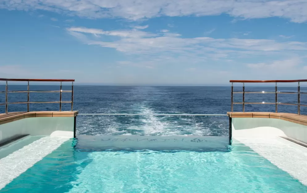 Ponant Le Bougainville - Pool, ©PONANT, Credit. Nicolas Matheus.jpg