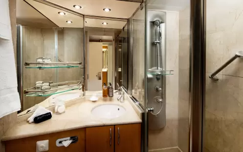 SeaDream I - Yacht Club Stateroom, 5 SeaDream I - Yacht Club Stateroom, 5