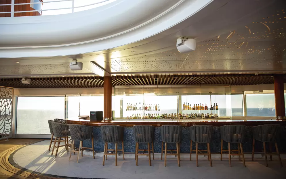 RSSC, Seven Seas Splendor, Pool Bar 1.jpg
