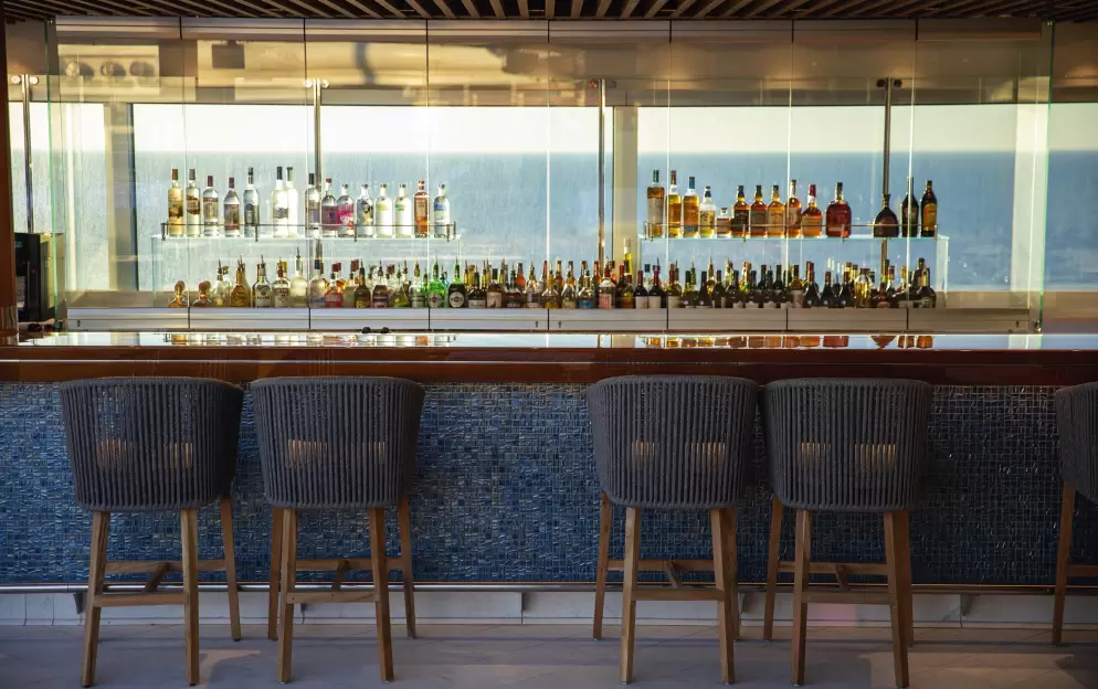RSSC, Seven Seas Splendor, Pool Bar 3.jpg
