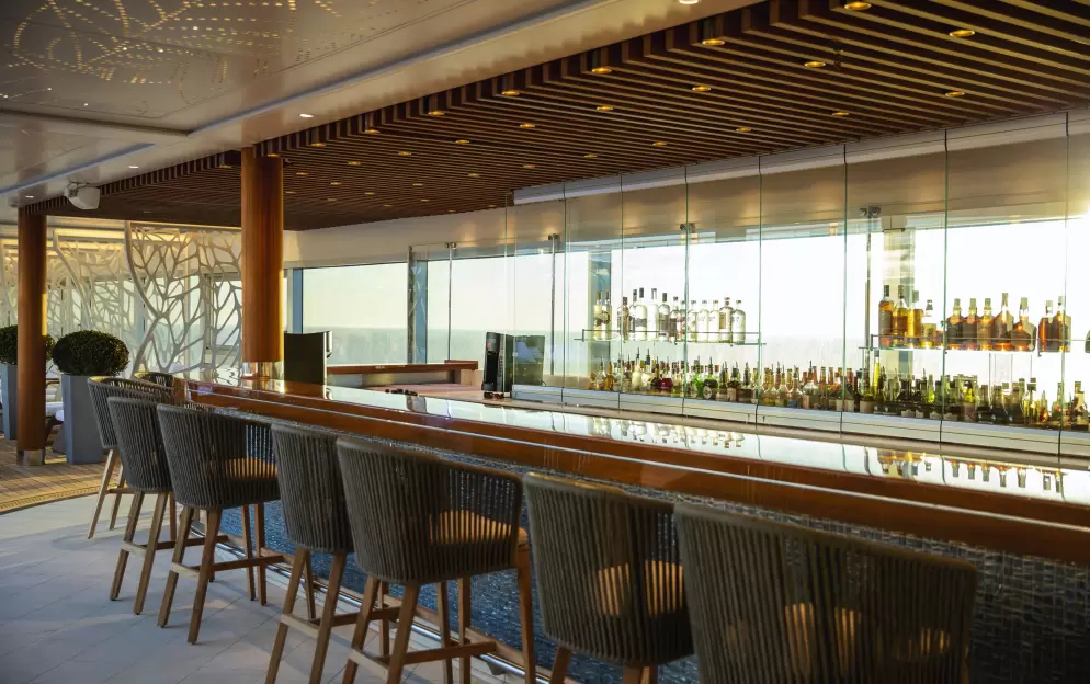 RSSC, Seven Seas Splendor, Pool Bar 4.jpg